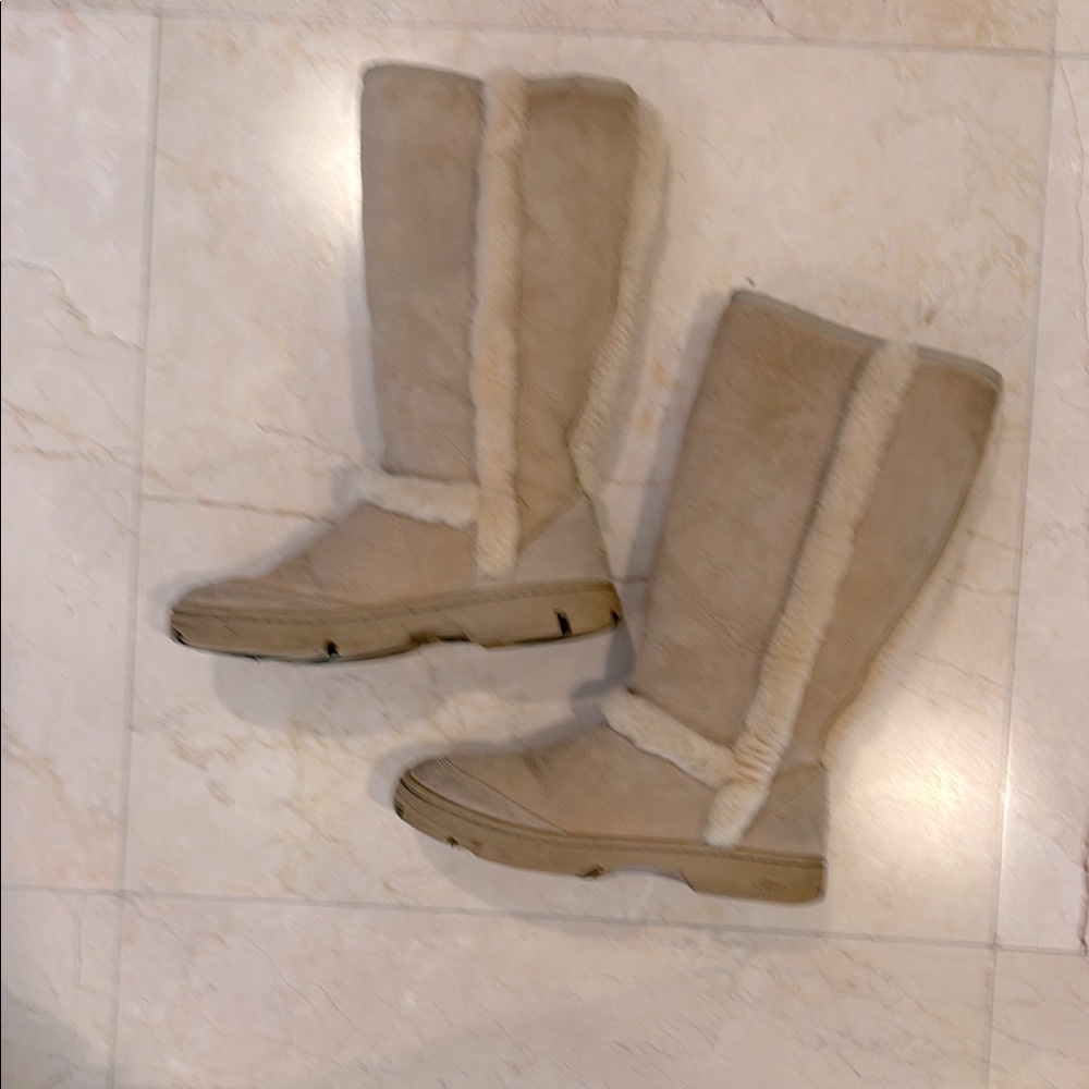 UGG Cozy Tan Shearling-Lined Women's Boots - Picture 4 of 13